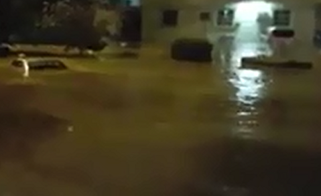 شاهد.. حي الشفاء بالرياض يغرق بمياه الأمطار