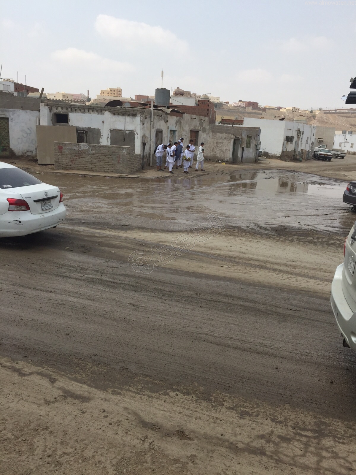 أهالي حي العبور بـ جدة يطالبون بحل أزمة الحُفَر والصرف الصحي