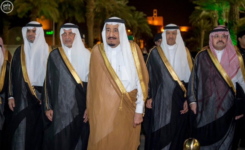 خادم الحرمين الشريفين يرعى احتفال جامعة الملك عبدالعزيز16