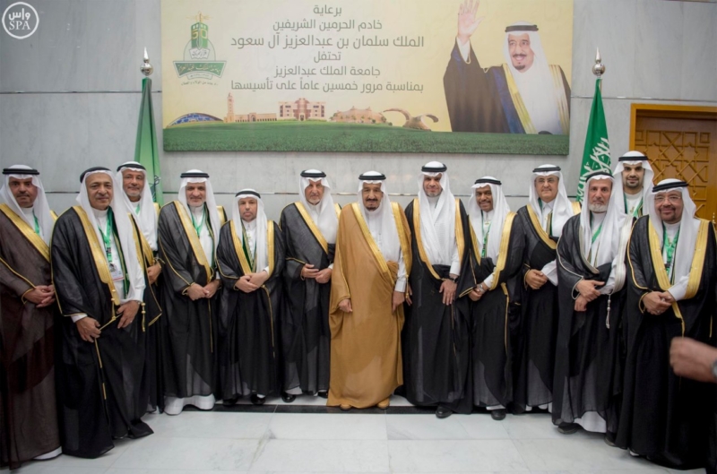 خادم الحرمين الشريفين يرعى احتفال جامعة الملك عبدالعزيز4