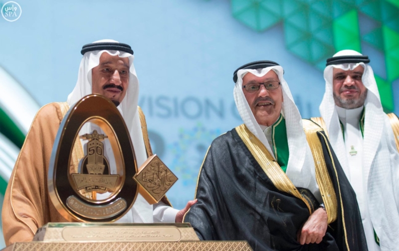 خادم الحرمين الشريفين يرعى احتفال جامعة الملك عبدالعزيز8