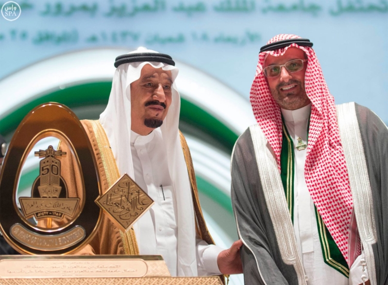 خادم الحرمين الشريفين يرعى احتفال جامعة الملك عبدالعزيز9