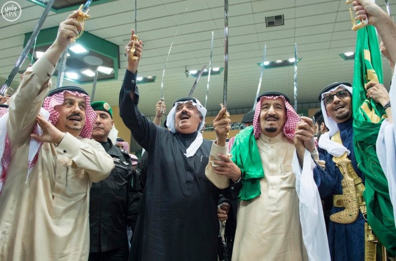 خادم الحرمين الشريفين يرعى حفل العرضة السعودية ضمن نشاطات المهرجان الوطني للتراث والثقافة في دورته الثلاثين 12