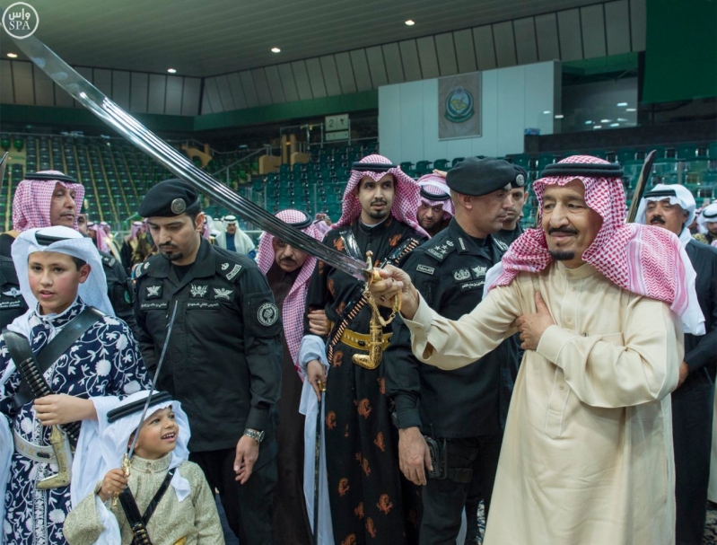 خادم الحرمين الشريفين يرعى حفل العرضة السعودية ضمن نشاطات المهرجان الوطني للتراث والثقافة في دورته الثلاثين 7
