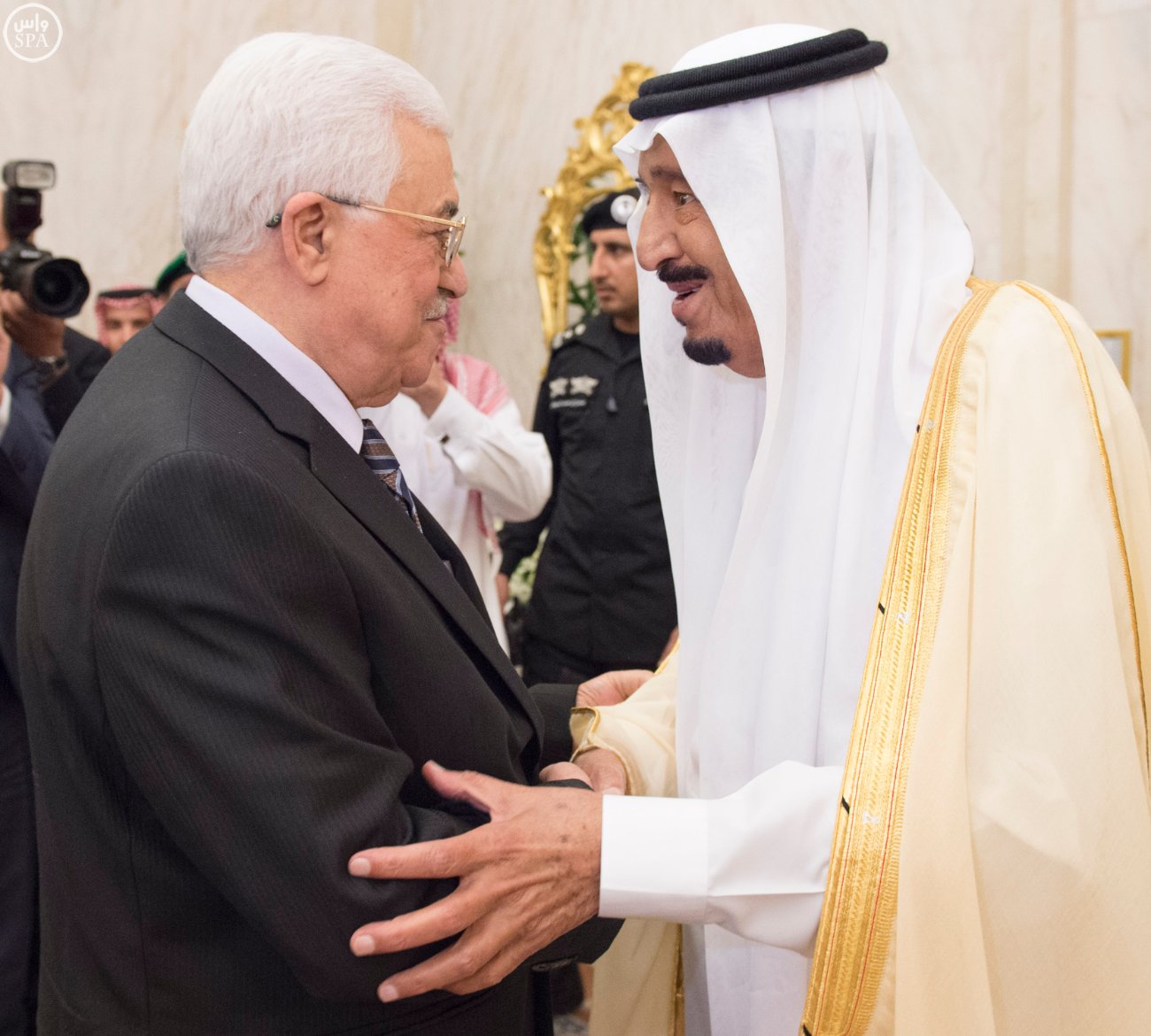 خادم الحرمين الشريفين يستقبل الرئيس الفلسطيني (2)