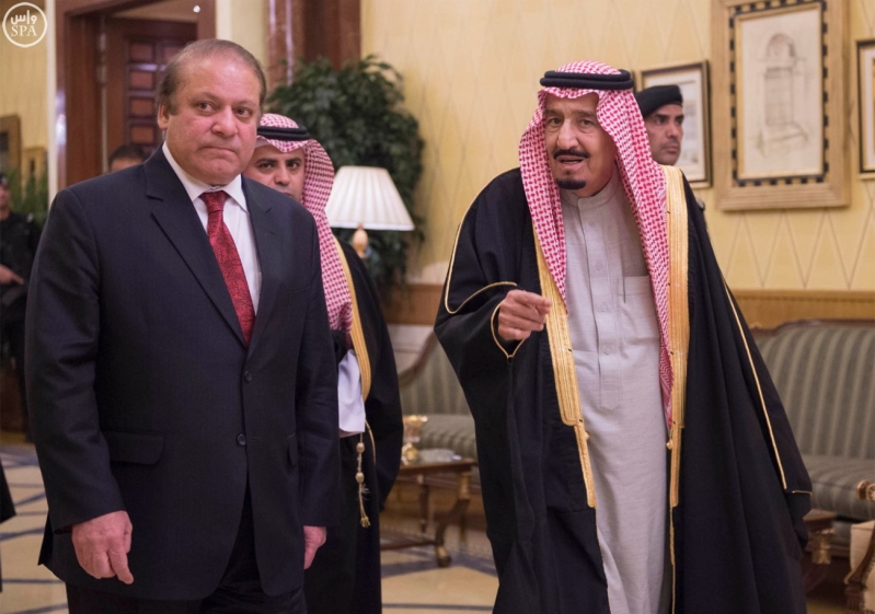 خادم الحرمين الشريفين يستقبل رئيس الوزراء الباكستاني2
