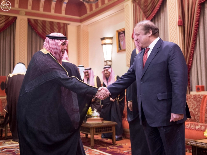 خادم الحرمين الشريفين يستقبل رئيس الوزراء الباكستاني6