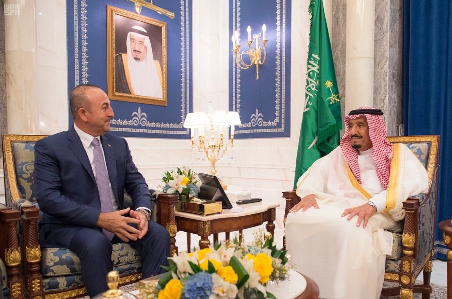 الملك يبحث تعزيز العلاقات الثنائية مع وزير الخارجية التركي