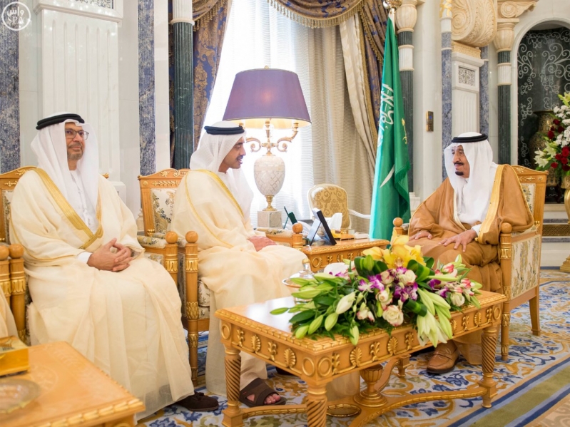 خادم الحرمين الشريفين يستقبل وزير الخارجية بدولة الإمارات العربية المتحدة