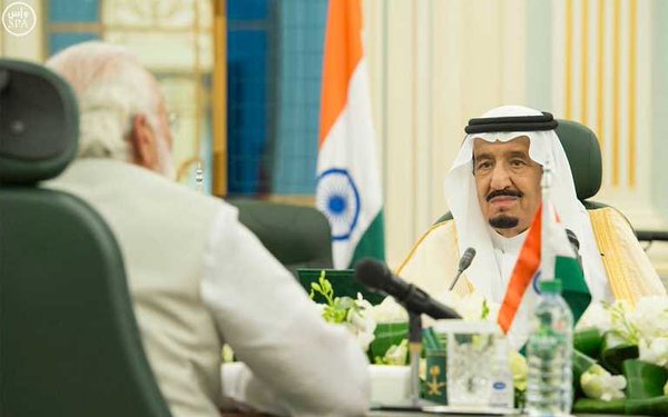 خادم الحرمين الشريفين يعقد اجتماعاً مع رئيس وزراء الهند