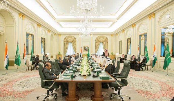 خادم الحرمين الشريفين يعقد اجتماعاً مع رئيس وزراء الهند2