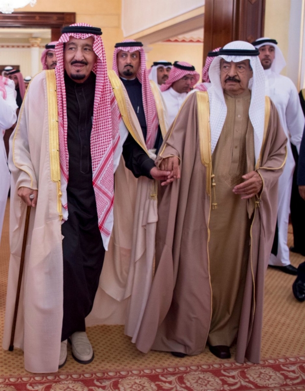 خادم الحرمين لدى استقباله ملك البحرين وتشريفه مأدبة الغداء التي أقامها رئيس الوزراء البحريني.