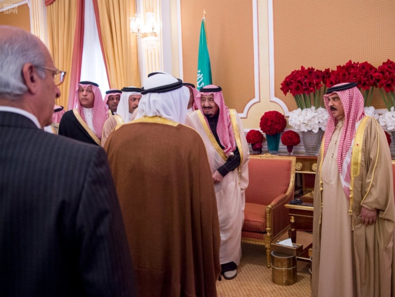 خادم الحرمين لدى استقباله ملك البحرين وتشريفه مأدبة الغداء التي أقامها رئيس الوزراء البحريني.3