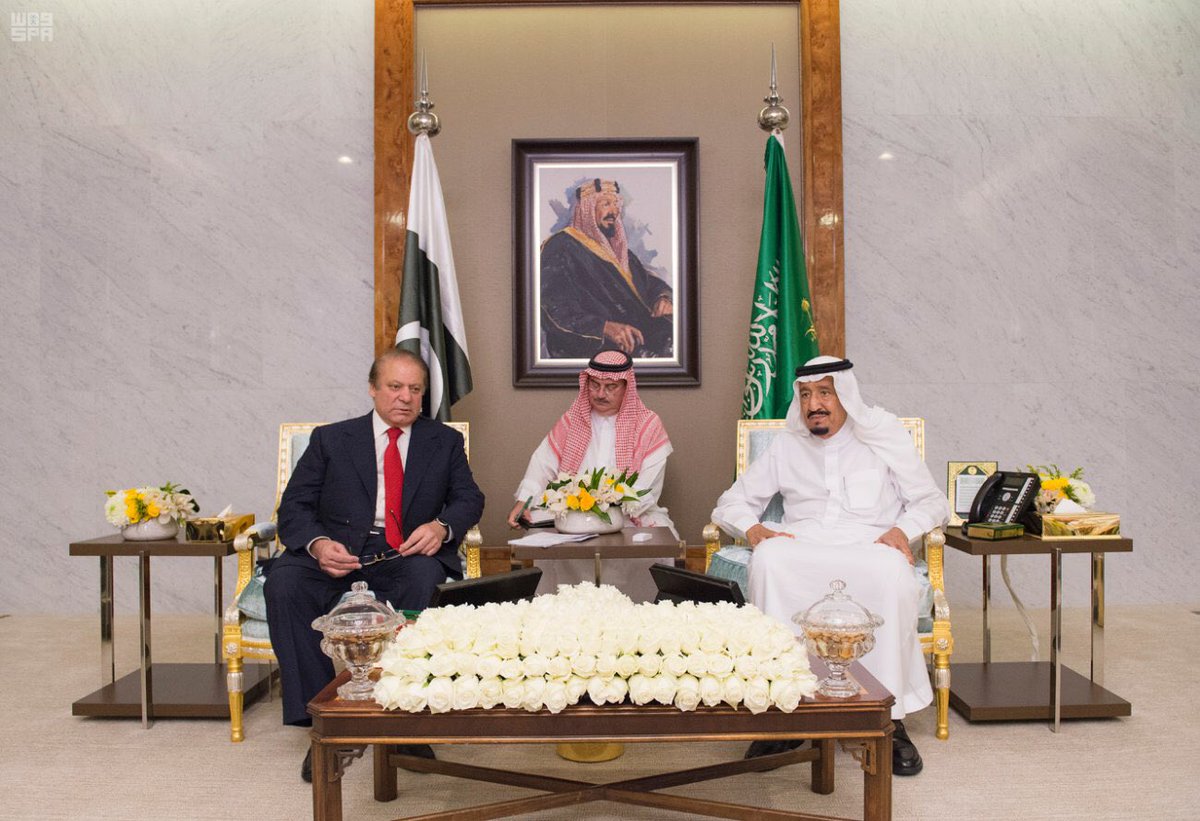 خادم الحرمين يبحث سبل تعزيز العلاقات مع رئيس وزراء باكستان