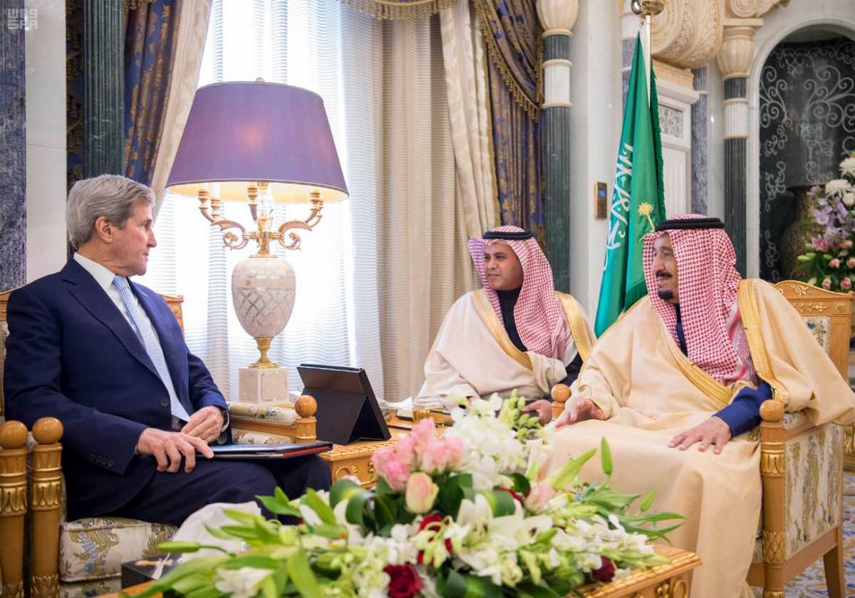 الملك يبحث مع وزير الخارجية الأمريكي العلاقات الثنائية وقضايا المنطقة