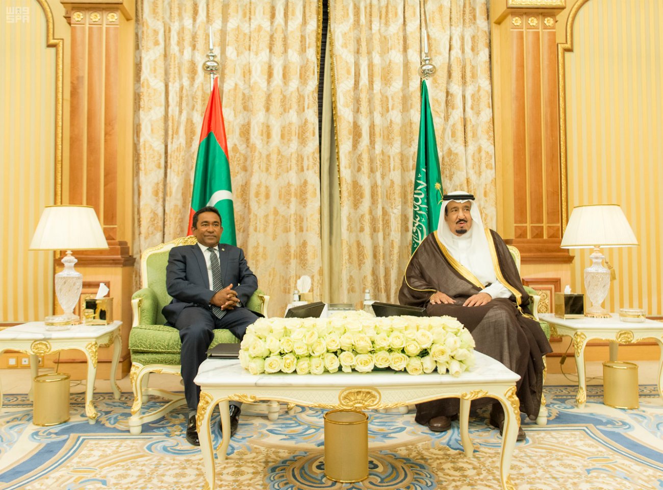 الملك يعقد جلسة مباحثات رسمية مع رئيس المالديف