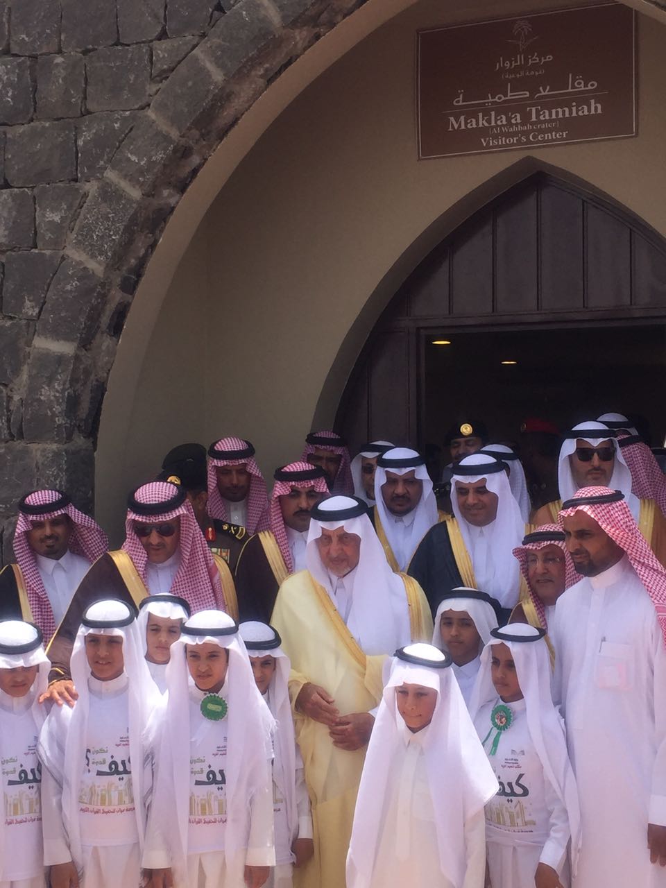 خالد الفيصل لأهالي عشيرة : المدن والقرى لا تنمو إلا بجهد وسواعد أبنائها