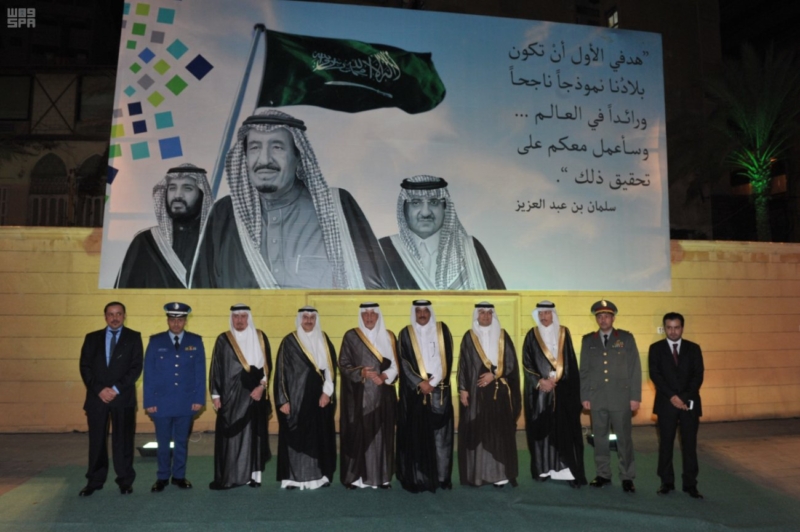 خالد الفيصل يلتقي المبتعثين في لبنان