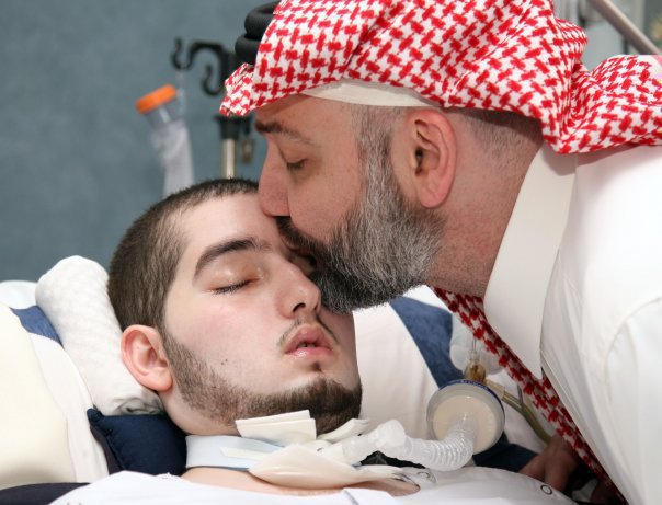 خالد بن طلال يقرِّر نقل ابنه الوليد للمنزل