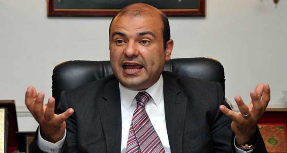 هل يستقيل وزير التموين المصري بعد صفقات القمح المشبوهة؟