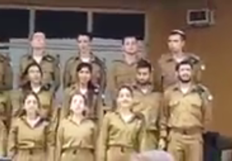 بالفيديو.. الكورال العسكري الإسرائيلي يهدي أغنية عاطفية للإيرانيين بالفارسية