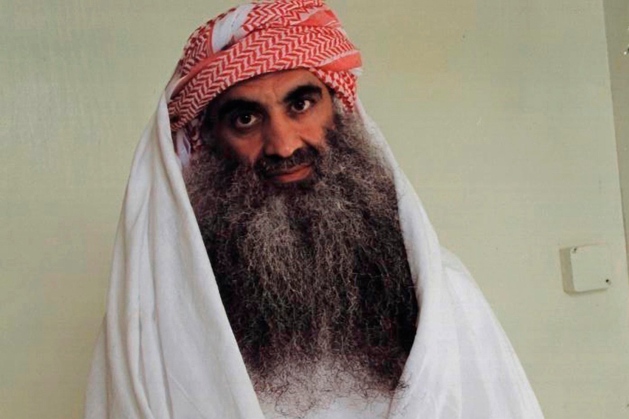 خليفة السبيعي ممول القاعدة والإرهابيين في البحرين تحت حماية تميم قطر