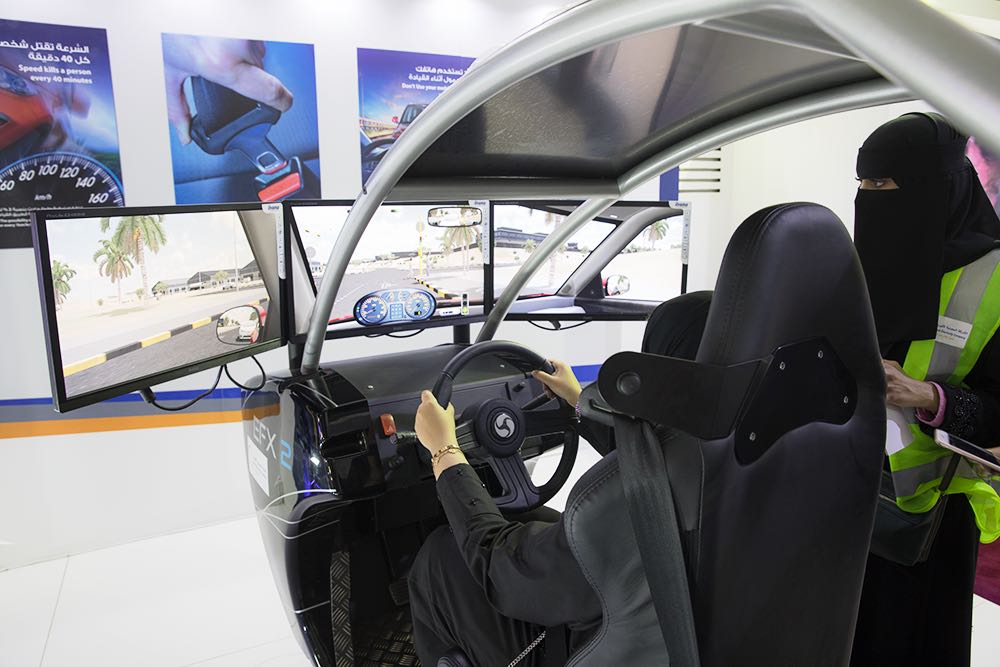السعودية للكهرباء تتيح لسيدات الخبر تجربة قيادة السيارة
