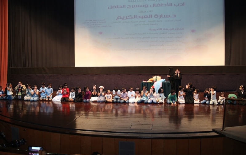 د. سارة العبدالكريم تخرج عن المألوف في تقديم ورشة أدب الأطفال ومسرح الطفل