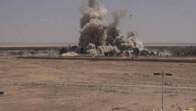 بالصور.. داعش يفجّر سجن #تدمر بالمفخخات