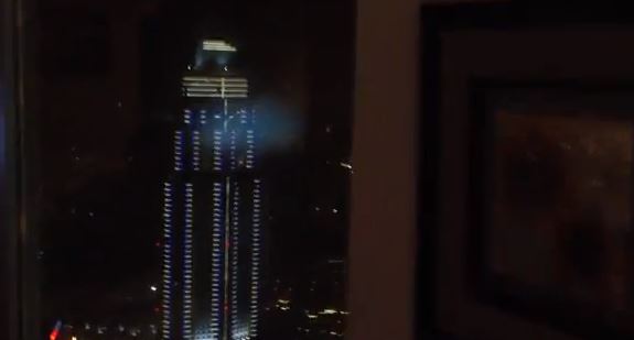 بالفيديو .. برج خليفة يتمايل بسبب الرياح