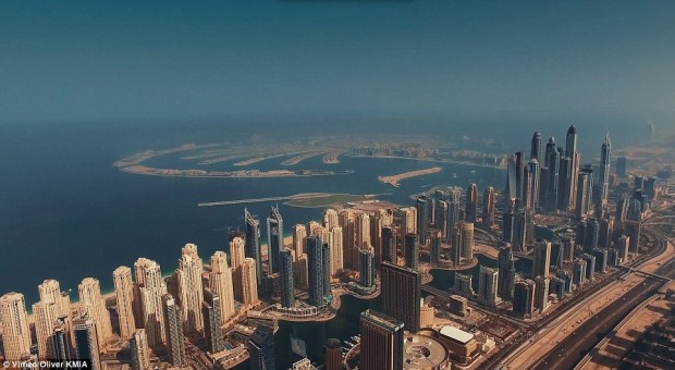 دبي كما لم تشاهدها من قبل من طائرة بدون طيار