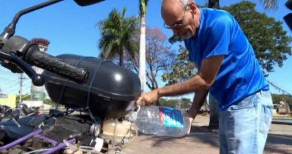 برازيلي يبتكر دراجة نارية “مائية”