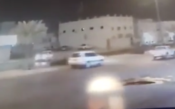 فيديو مؤلم.. طفل تدهسه سيارة في طريق عام بالمدينة المنورة!