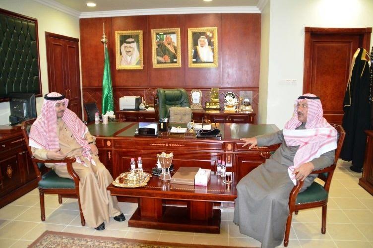 محافظ دومة الجندل يناقش التنمية مع رئيس وأعضاء المجلس البلدي