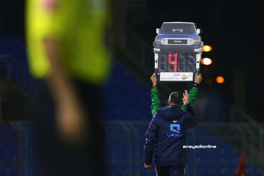 دونيس-مدرب الهلال (1)