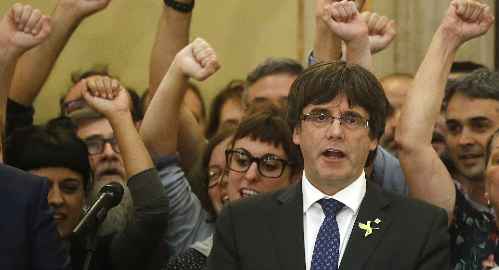 رئيس حكومة إقليم كتالونيا المقال يرفض المغادرة ويصعد ضد إسبانيا