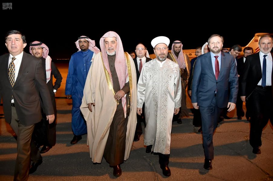 رئيس الشؤون الدينية التركي يصل الرياض والوزير آل الشيخ يستقبله