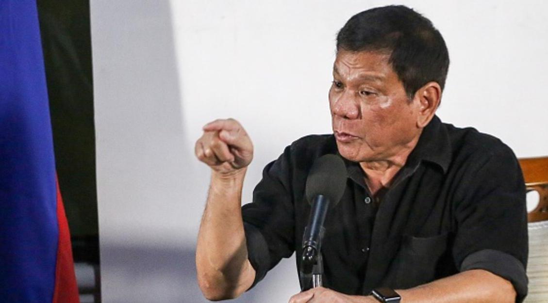 رئيس الفلبين يدعو مواطنيه لقتل تجار المخدرات بأسلحتهم النارية