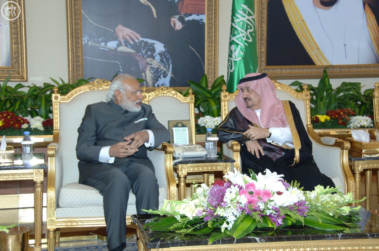 رئيس الوزراء الهندي نارندرا مودييغرد يصل الرياض (1)