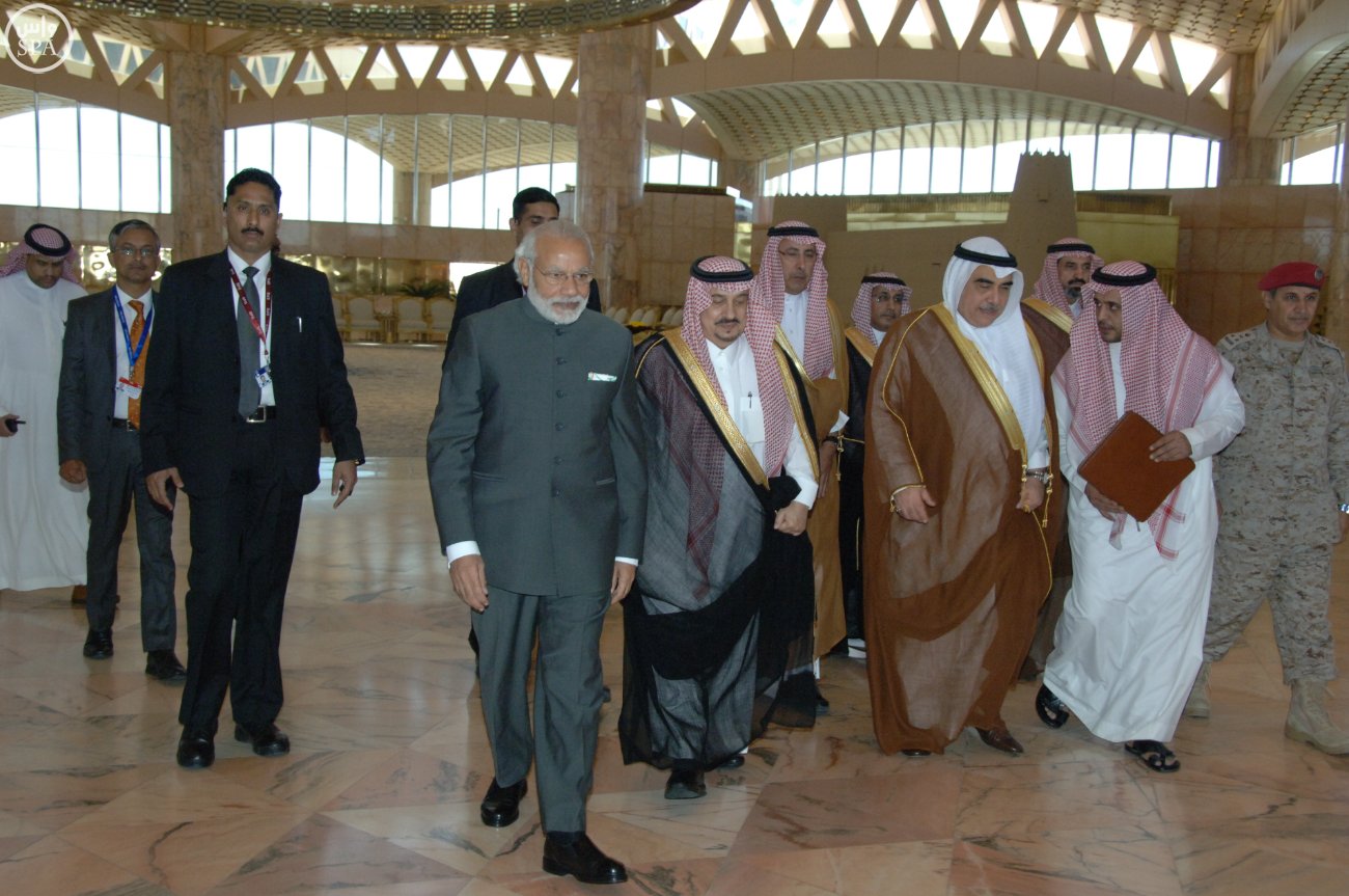 رئيس الوزراء الهندي نارندرا مودييغرد يصل الرياض (3)