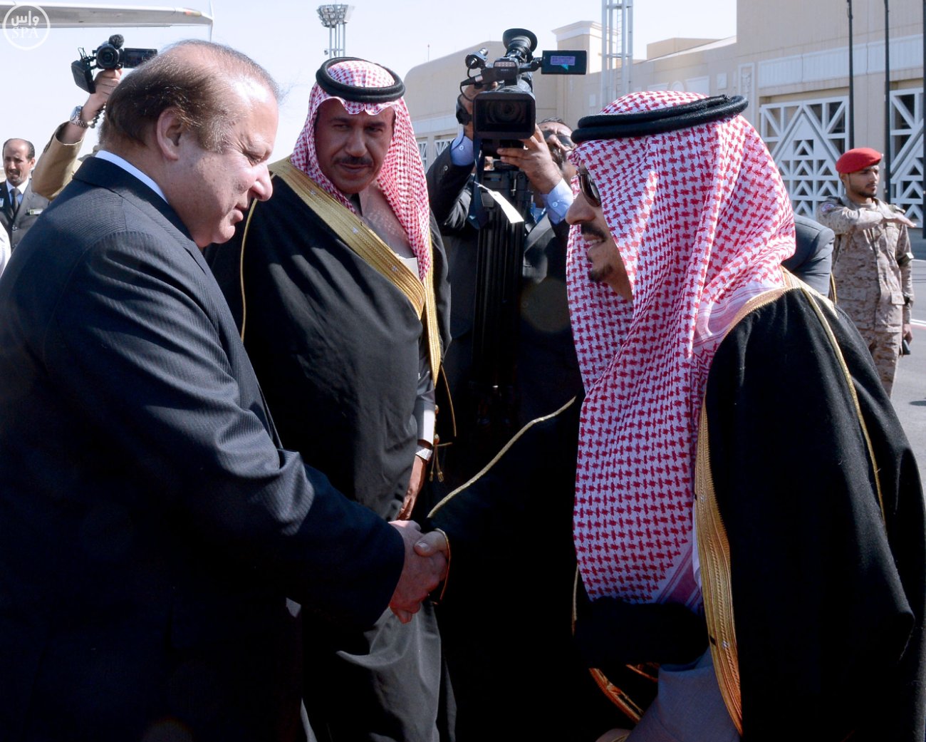 رئيس وزراء باكستان يصل الرياض