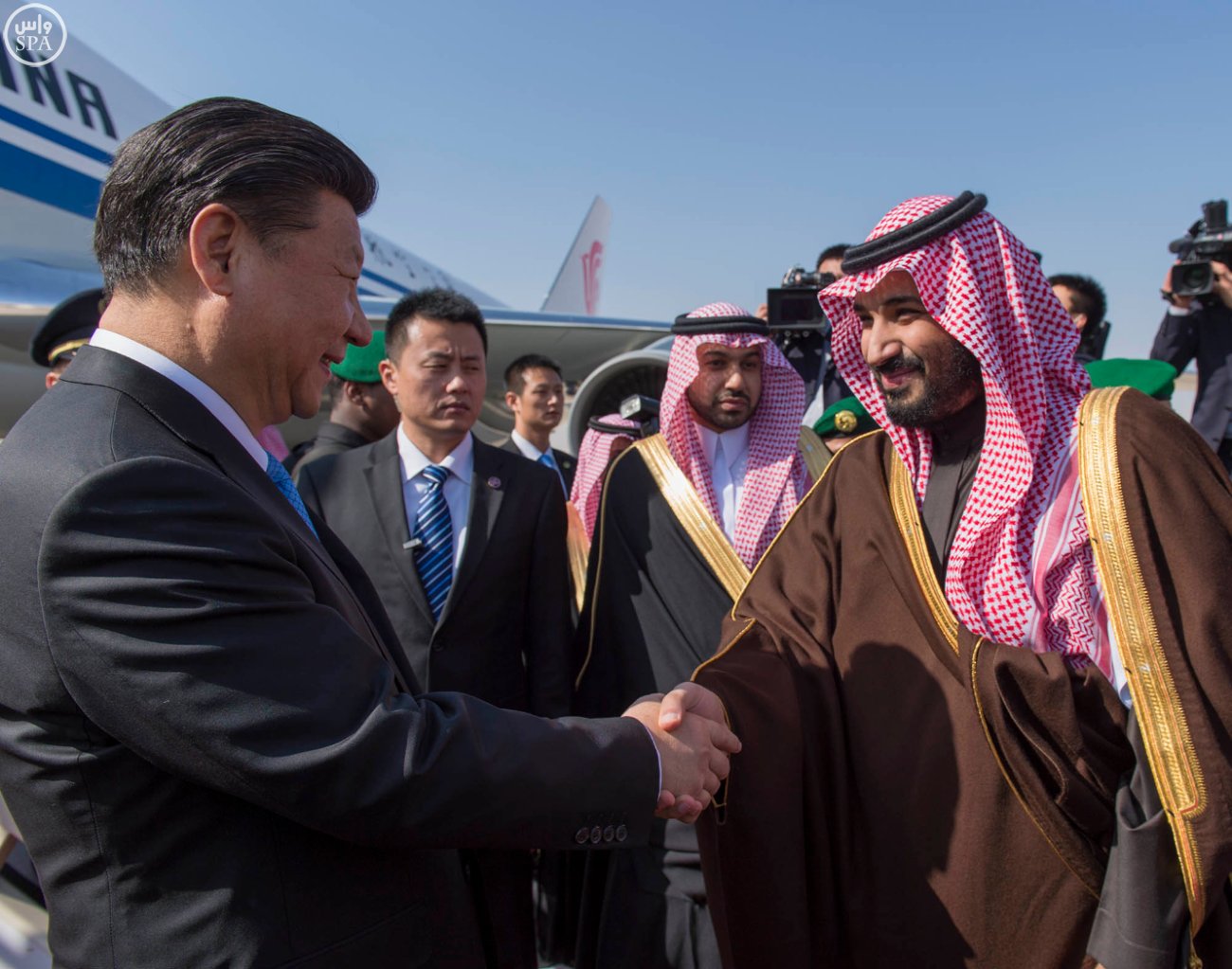 الرئيس الصيني يصل الرياض ومحمد بن سلمان في مقدمة مستقبليه