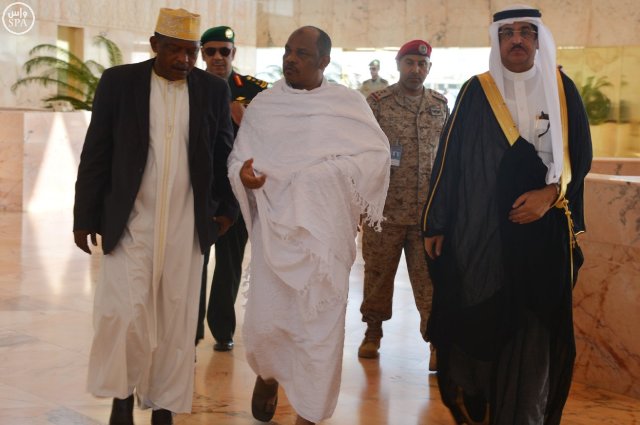 رئيس جمهورية القمر يغادر #الرياض لأداء العمرة