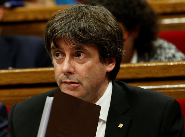 الحكومة الإسبانية لرئيس كتالونيا: أمامك 5 أيام