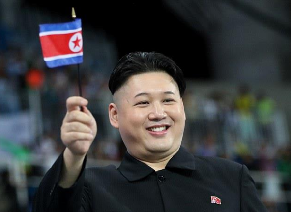 رئيس كوريا الشمالية "المُزيف" يثير الجدل بين مشجعي أولمبياد ريو 3