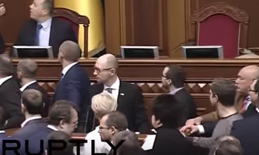 رئيس الحكومة الأوكرانية يصمم على إلقاء كلمته في البرلمان حتى آخر رمق