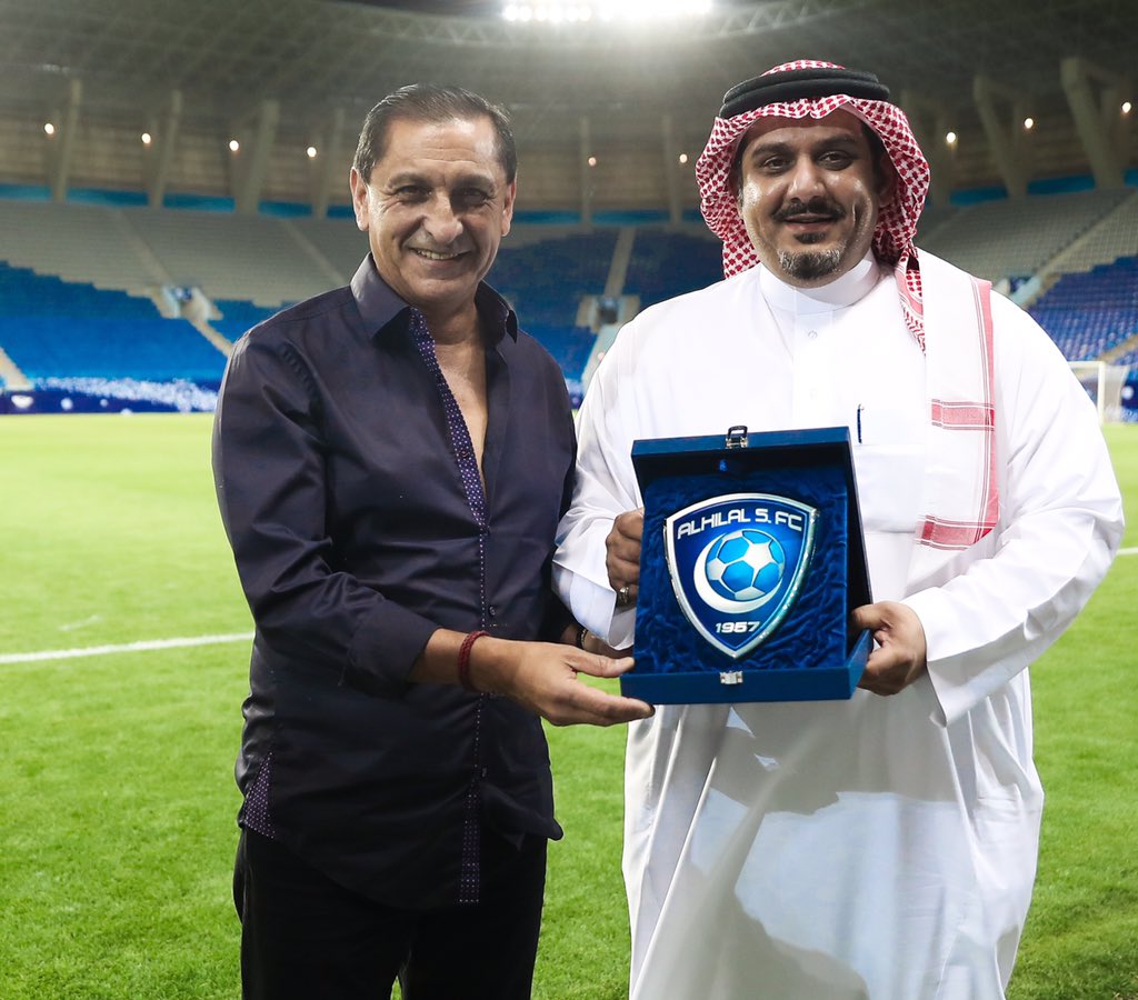 بالصور.. الهلال يُكرم دياز