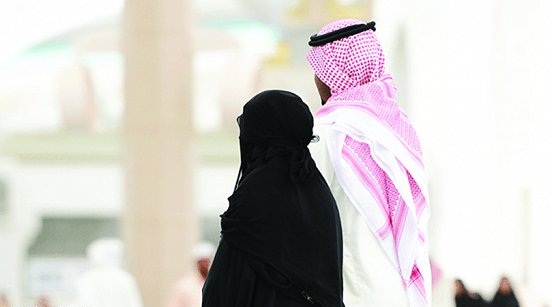 واقعة غريبة.. سعودي يترك أمه في مستشفى بالكويت إرضاء لزوجته