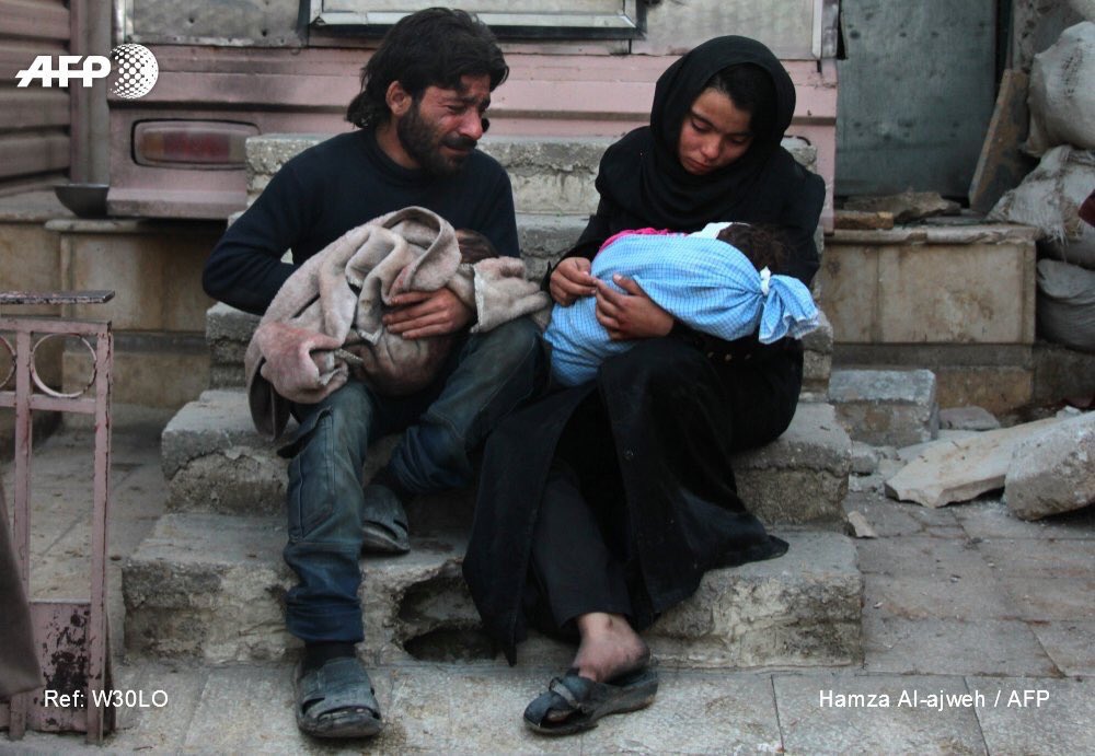 صورة تفطر القلب من الغوطة الشرقية والنشطاء: هذا هو قهر الرجال