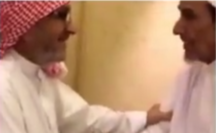 فيديو مؤثر.. سعوديان يلتقيان بعد 60 عاماً من الفراق